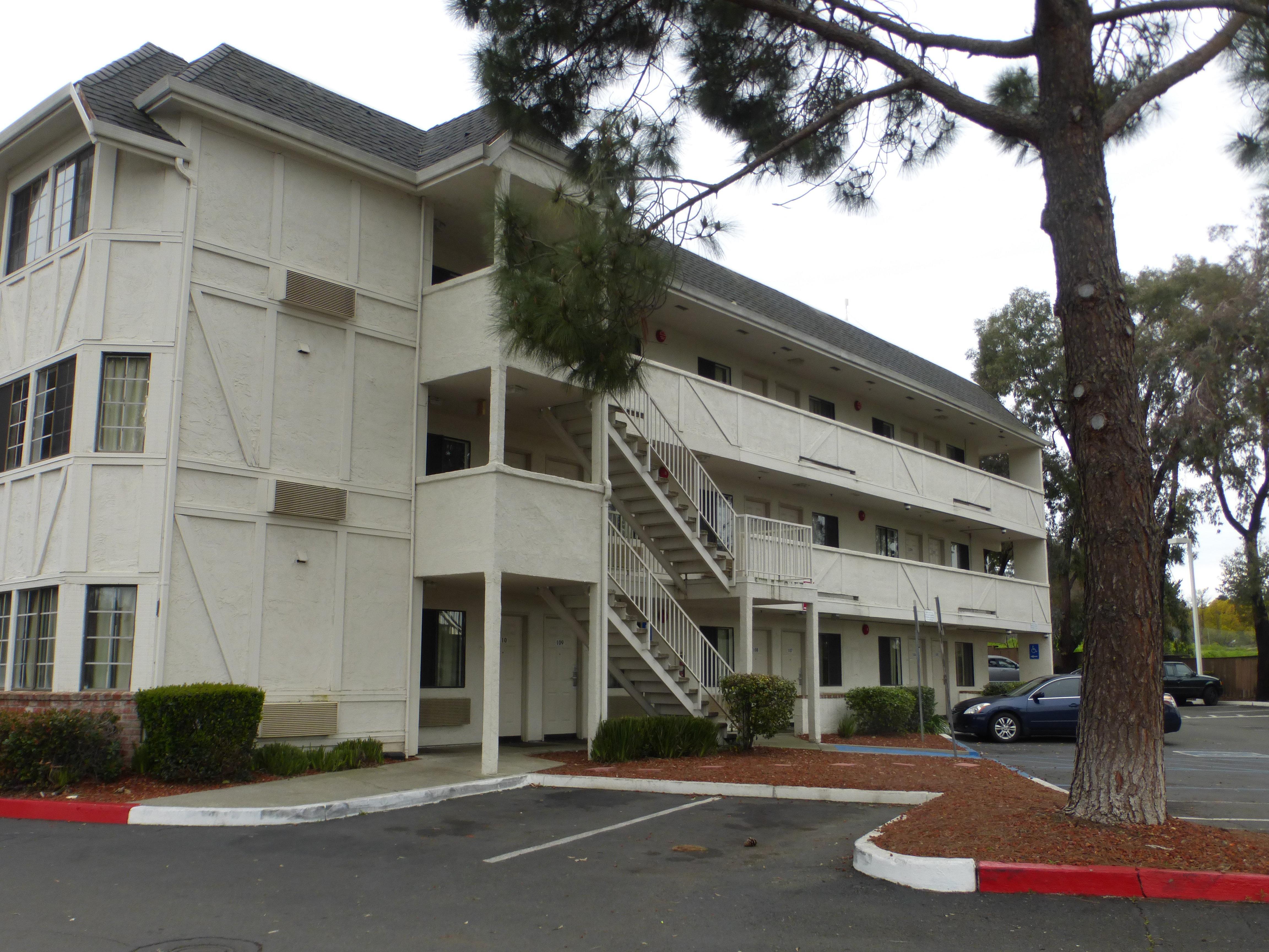 Econo Lodge Vallejo Bagian luar foto
