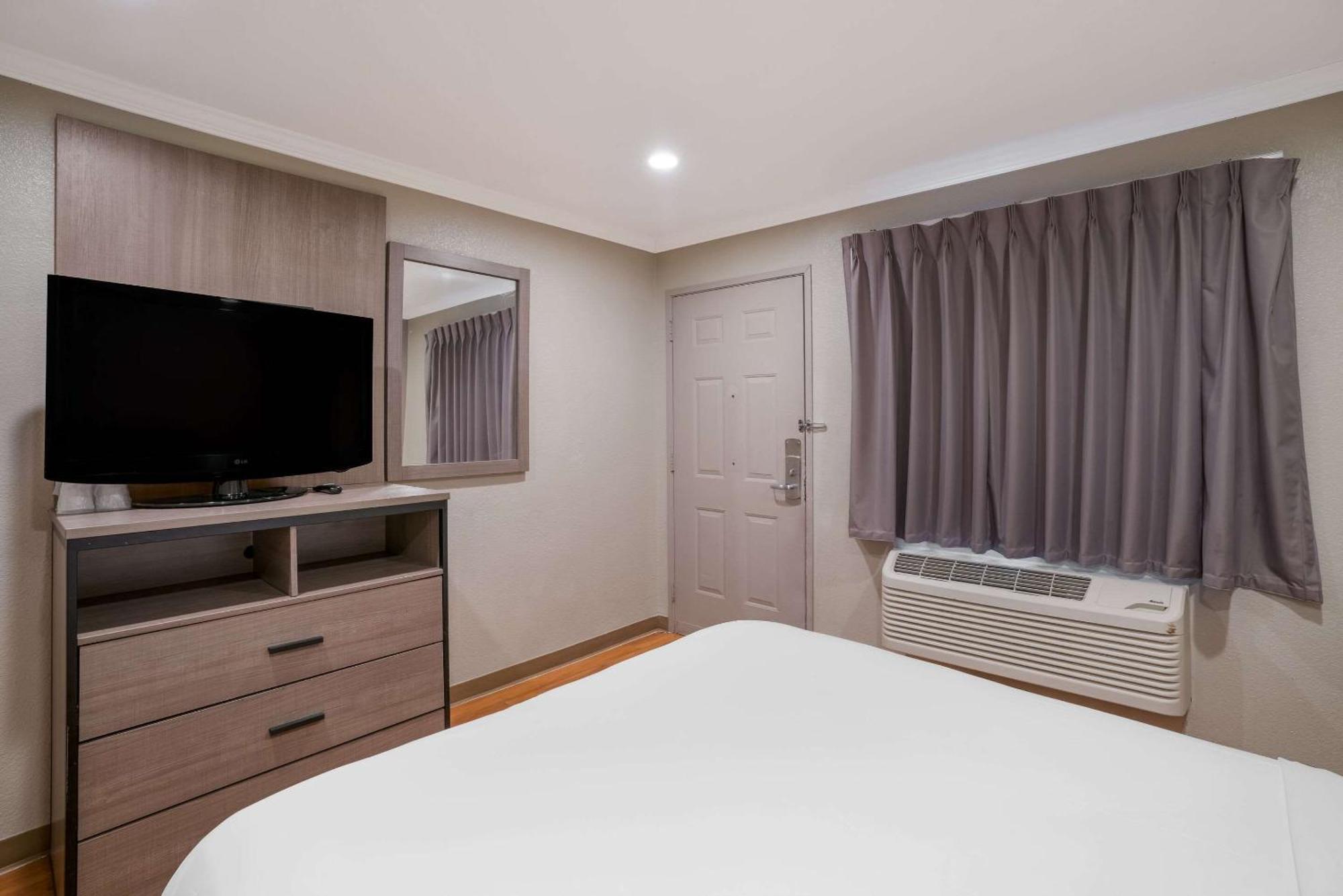 Econo Lodge Vallejo Bagian luar foto