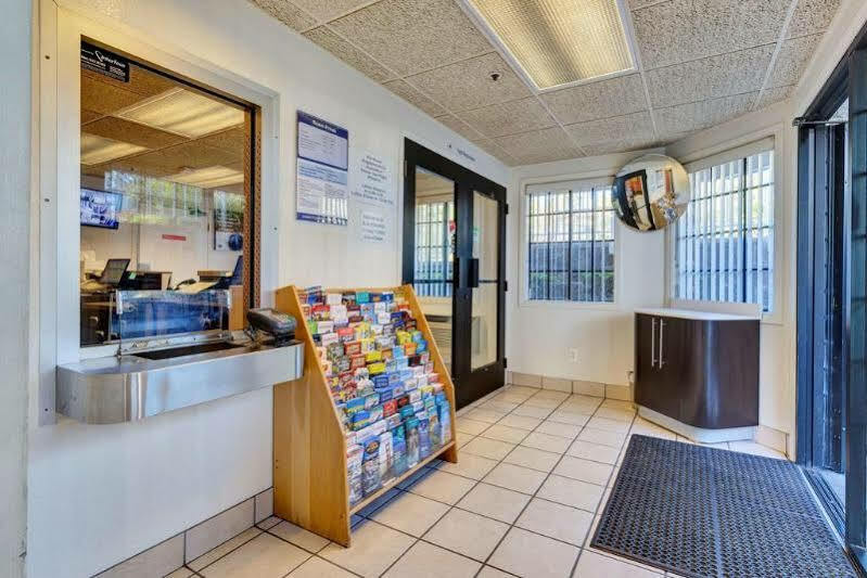 Econo Lodge Vallejo Bagian luar foto